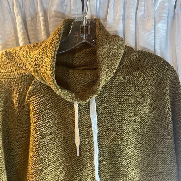 Offline by Aerie Mock Neck pull over sweater Size Medium - Picture 6 of 6